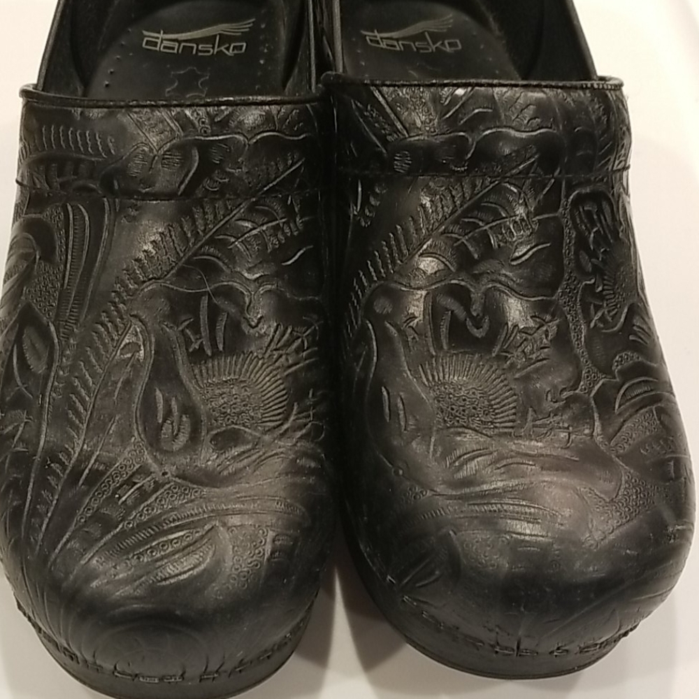 Black tooled Dansko clogs size 39
